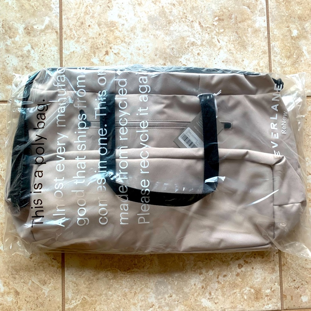 Everlane ReNew Transit Weekender Bag